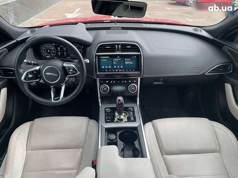 Jaguar XE 2019 - фото 9