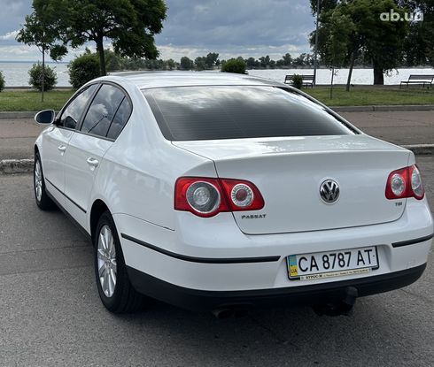 Volkswagen Passat 2008 белый - фото 2