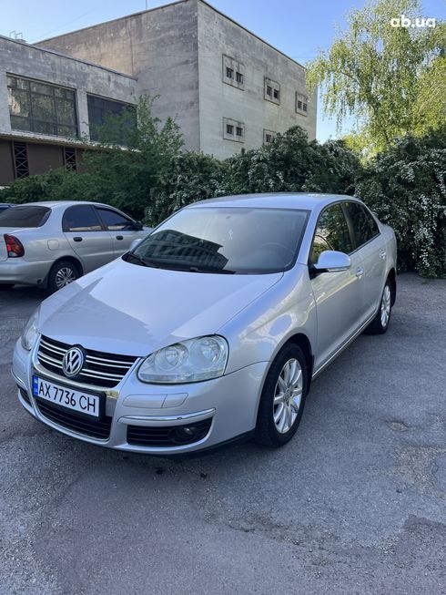 Volkswagen Jetta 2010 серый - фото 16