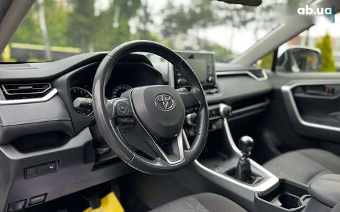 Toyota RAV4 2020 - фото 16