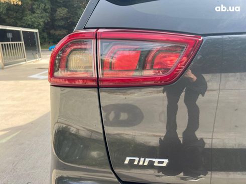 Kia Niro 2018 серый - фото 9