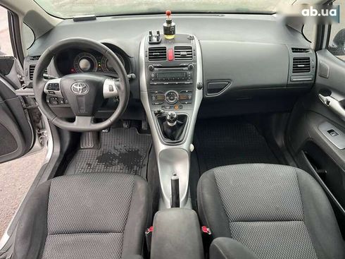 Toyota Auris 2011 - фото 13