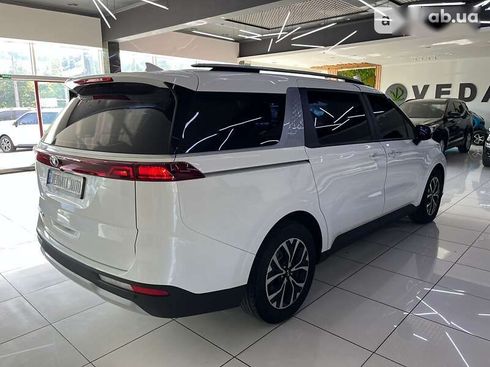 Kia Carnival 2021 - фото 4