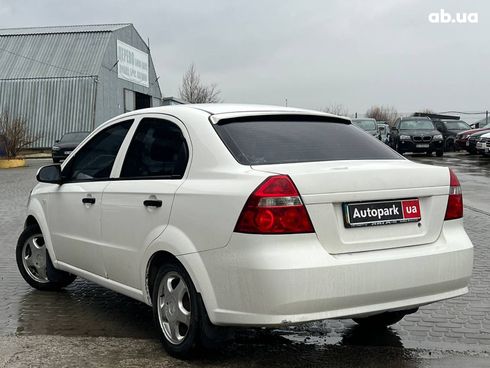 Chevrolet Aveo 2006 белый - фото 12