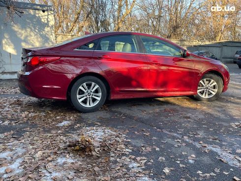 Hyundai Sonata 2014 красный - фото 15