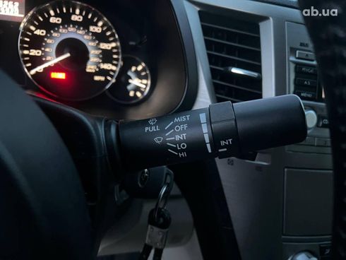 Subaru Legacy 2010 белый - фото 23