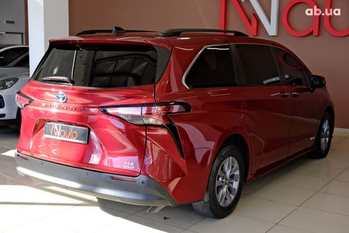 Toyota Sienna 2022 вишневый - фото 3