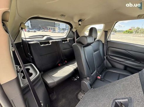 Mitsubishi Outlander 2015 - фото 22