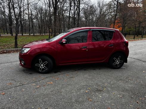 Renault Sandero 2020 красный - фото 11