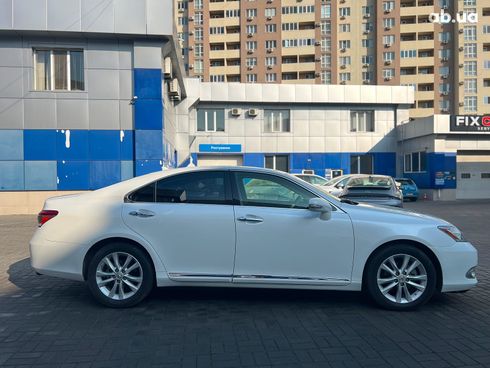 Lexus ES 2012 белый - фото 7