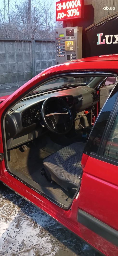 Volkswagen Passat 1991 красный - фото 8