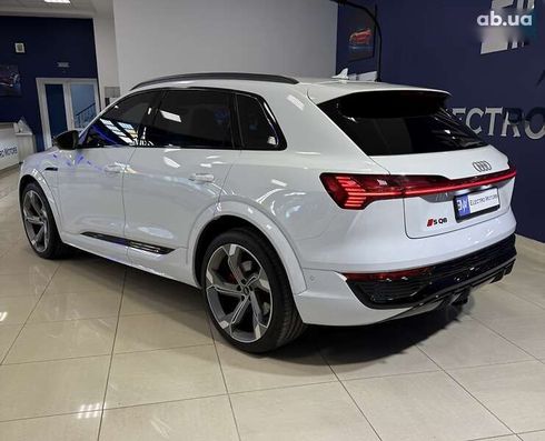Audi SQ8 e-tron 2023 - фото 21