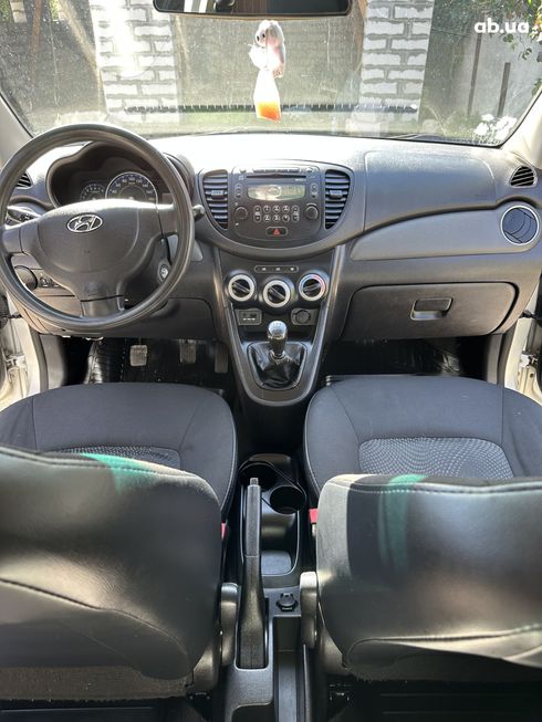 Hyundai i10 2011 серый - фото 6