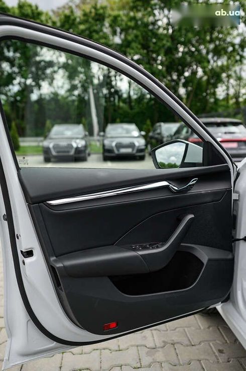 Skoda Octavia 2021 - фото 21