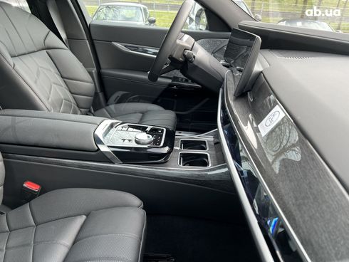 BMW i7 2024 - фото 23