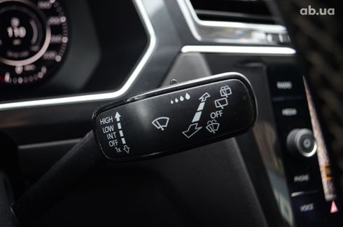 Volkswagen Tiguan 2018 белый - фото 17
