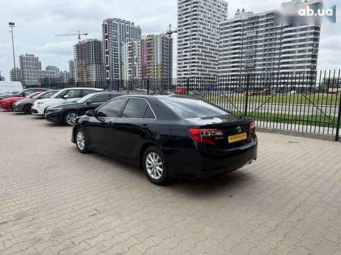 Toyota Camry 2013 - фото 7