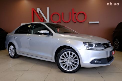 Volkswagen Jetta 2014 серебристый - фото 4