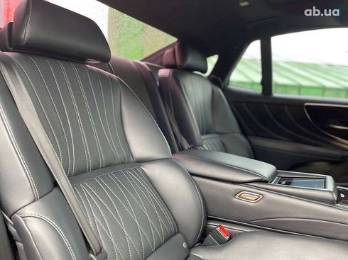 Lexus LS 2018 - фото 27