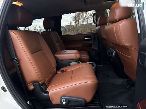 Toyota Sequoia 2016 - фото 21