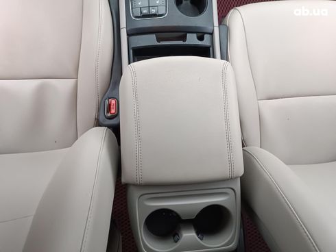 Kia Sedona 2016 красный - фото 29