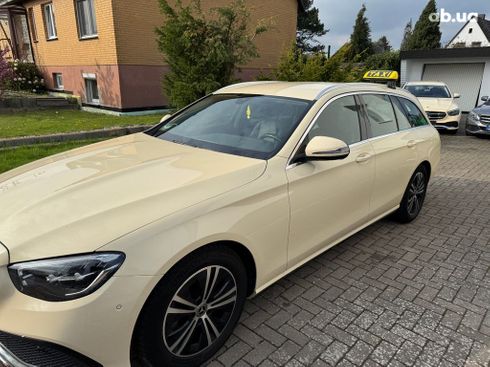 Mercedes-Benz E-Класс 2022 желтый - фото 2