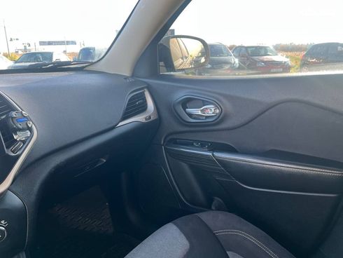 Jeep Cherokee 2013 черный - фото 24