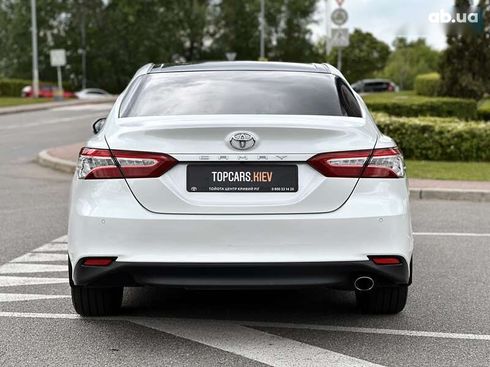 Toyota Camry 2018 - фото 12