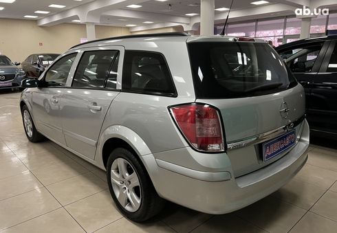 Opel Astra 2008 серебристый - фото 7