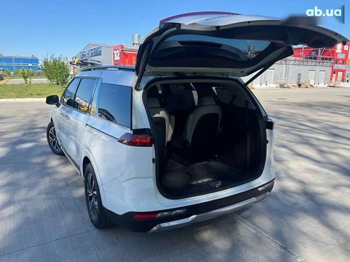 Kia Carnival 2023 - фото 8