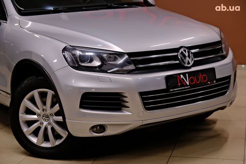 Volkswagen Touareg 2013 серебристый - фото 3