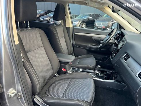 Mitsubishi Outlander 2017 серый - фото 38
