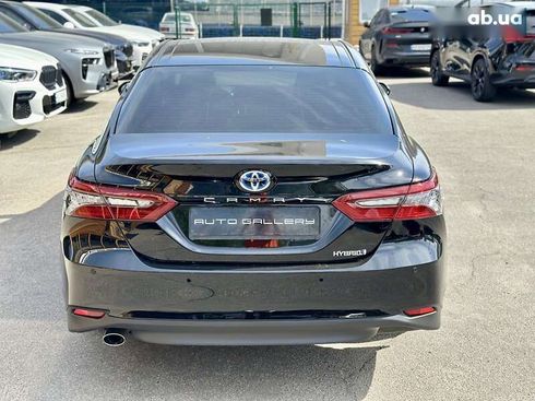Toyota Camry 2021 - фото 13