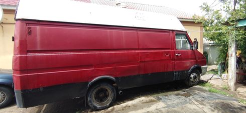 IVECO Daily 1999 красный - фото 2