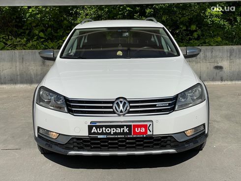 Volkswagen passat alltrack 2013 белый - фото 2