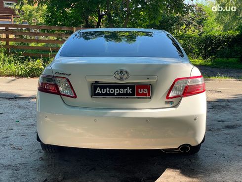 Toyota Camry 2008 белый - фото 10