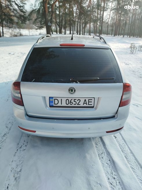 Skoda Octavia 2011 серый - фото 4