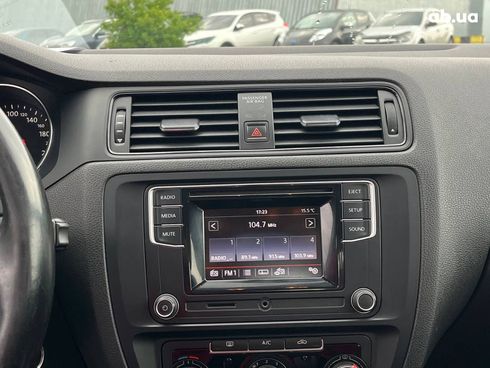 Volkswagen Jetta 2016 белый - фото 26