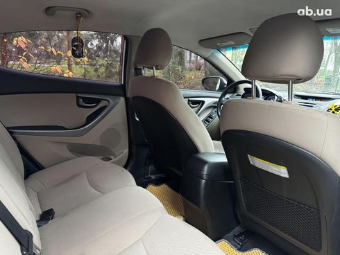 Hyundai Elantra 2015 белый - фото 25