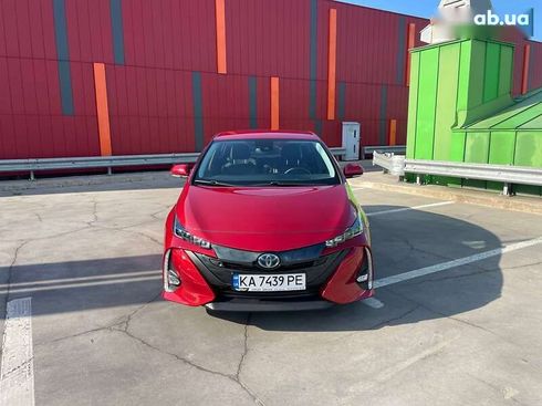 Toyota Prius 2017 - фото 2