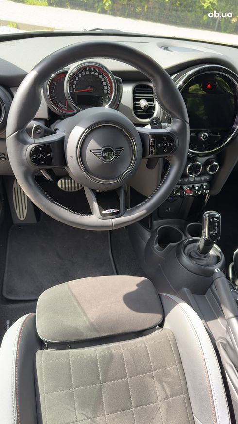 MINI John Cooper Works Hatch 2021 белый - фото 7