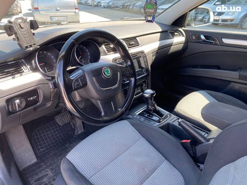 Skoda Superb 2012 серый - фото 26