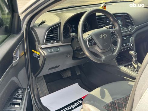 Hyundai Elantra 2016 серый - фото 12