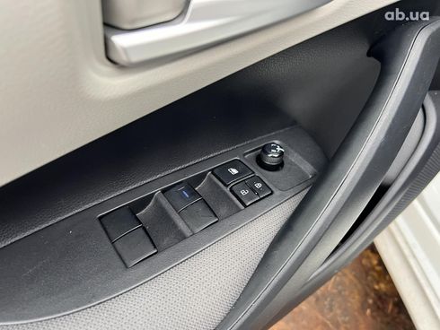 Toyota Corolla 2021 белый - фото 11