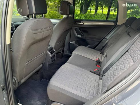 Volkswagen Tiguan 2021 серый - фото 15
