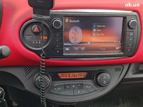 Toyota Yaris 2015 красный - фото 26