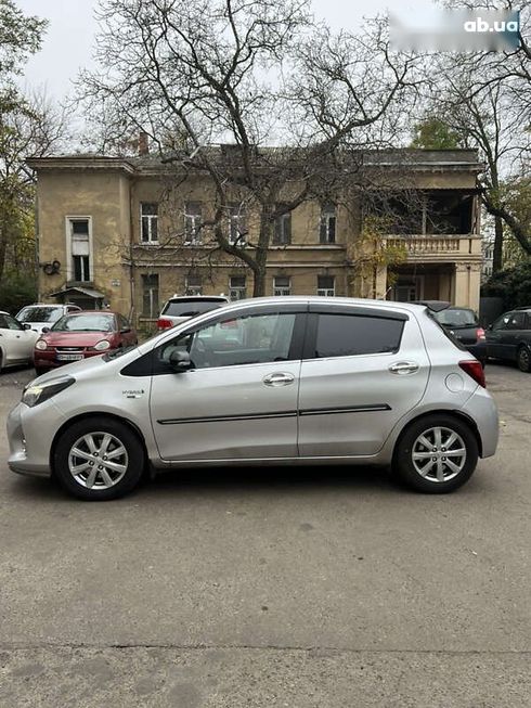 Toyota Yaris 2015 - фото 7