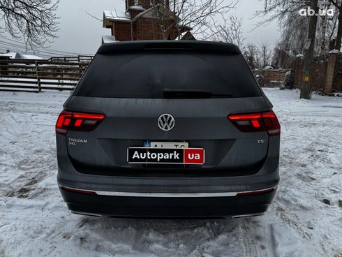 Volkswagen Tiguan 2017 серый - фото 8