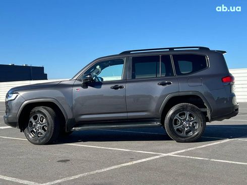 Toyota Land Cruiser 2022 серый - фото 5