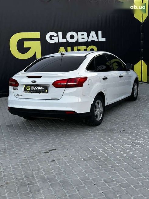 Ford Focus 2015 - фото 15